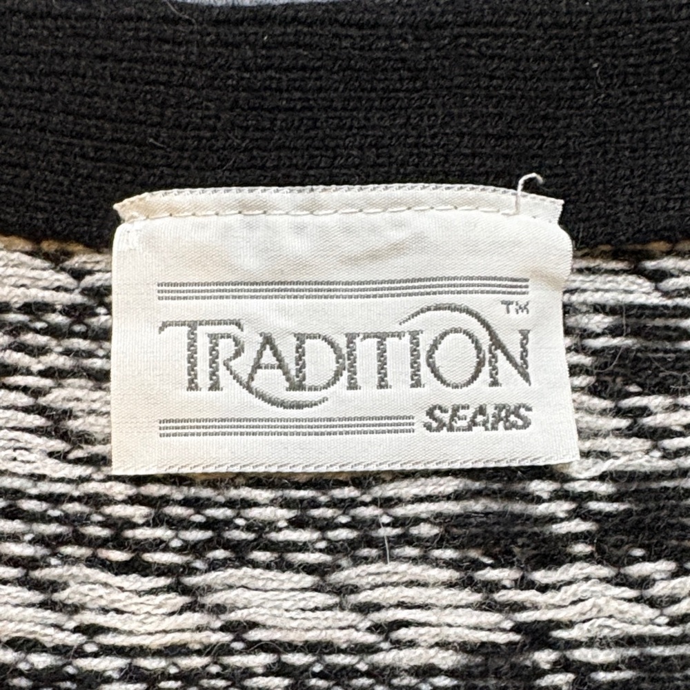 Stylish Black and White Houndstooth Cardigan - Picture 4 of 4